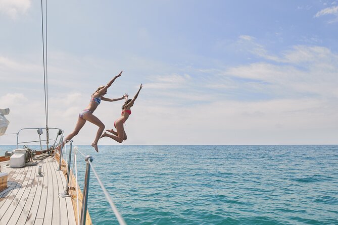 All inclusive Private Cruise: Delos &Rhenia island-free transport - Lunch and drinks onboard: the value you don’t want to skip