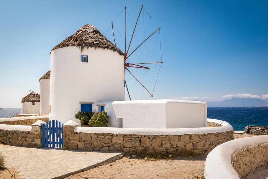 From Mykonos Cruise Port: Old Town Visit and Beach Getaway - The Old Port stop and the walk into Old Town you should plan for