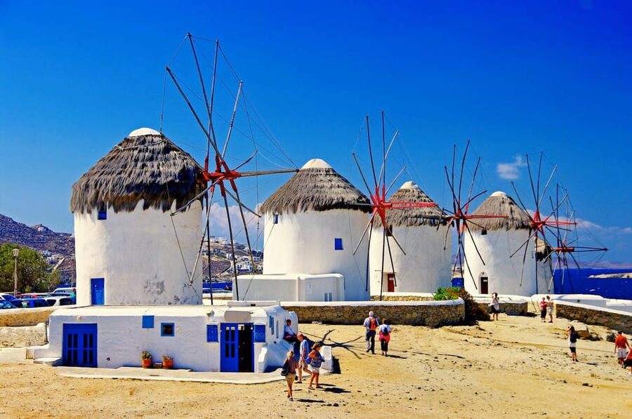Iconic Mykonos: A Guided Walking Tour of Highlights - Meeting at the police station by the old port (and why it helps)