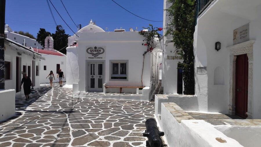 Mykonos: Highlights Walking Tour with a Local - Paraportiani Orthodox Church: Mykonos’ 15th-Century Landmark