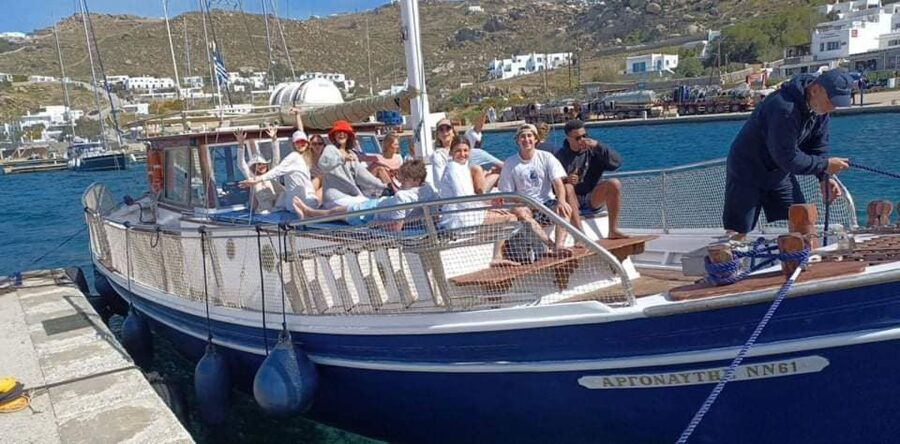 Mykonos: Little Venice and Agios Stefanos Cruise with Lunch - Anchoring outside Little Venice for brunch