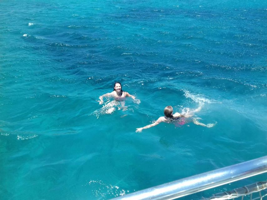 Mykonos: South Beaches Cruise - Food and drinks on board: Greek classics without fuss