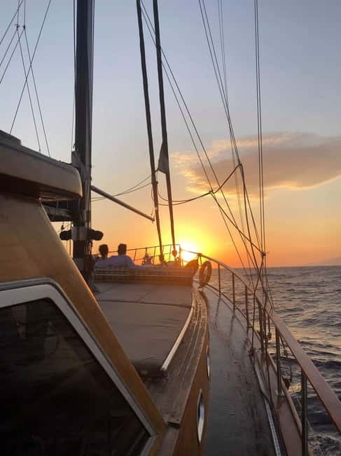 Mykonos: Sunset Boat Cruise with Light Dinner & Drinks - Drinks, Music, and the Crew That Keeps the Evening Smooth