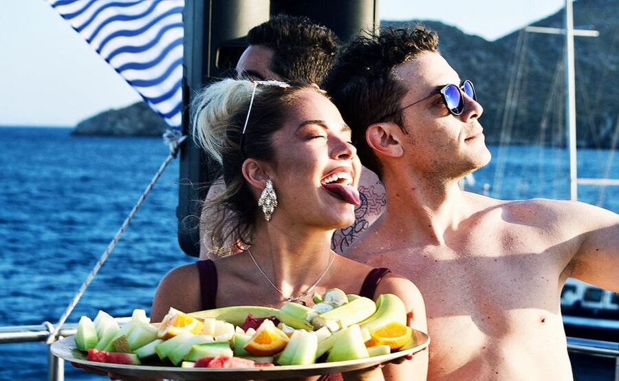 Mykonos: Sunset Boat Party with Open Bar & Live DJ - Checking in at Mykonos Old Port: where the fun starts