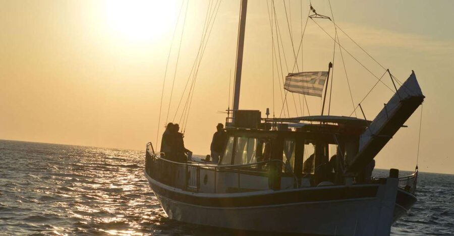 Mykonos: Sunset Boat Trip with Snacks and Drinks - Snacks, Drinks, and the Little Touches That Matter