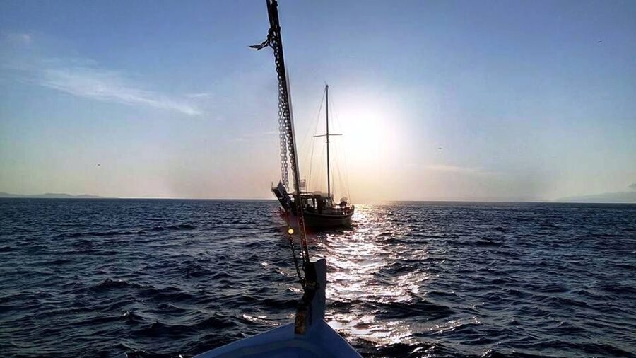 Mykonos: Sunset Boat Trip with Snacks and Drinks - Getting Picked Up and Finding the Boat (Without Stress)