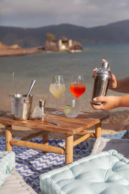Mykonos: Sunset Cocktail Making Class on a Secluded Beach - Sunset Cocktail Making on a Secluded Mykonos Beach: the vibe