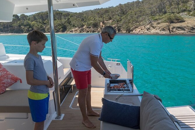 Private 5-Hour Cruise on Brand-New Luxury Catamaran in Mykonos - Rhenia stop: swimming in a spot that feels set apart