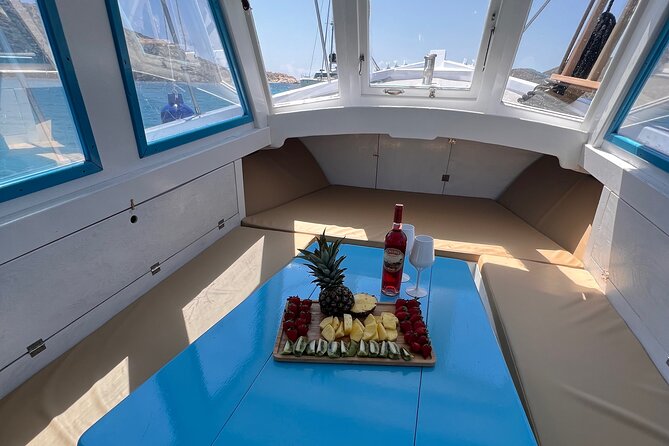 Private Cruise with Handmade Antique Boat around Mykonos-Full Day - Psarou Beach and Nammos: luxury shopping with a fast, pretty look
