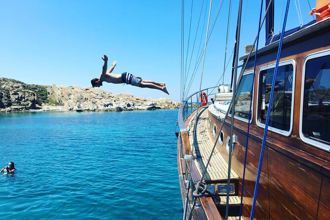 Shared Mykonos Sail Cruise to Delos and Rhenia Islands - Onboard Food and Drinks: What’s Included (and What Costs Extra)