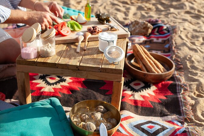 The Greek Meze Picnic - Greek meze picnic on Mykonos: why this format works